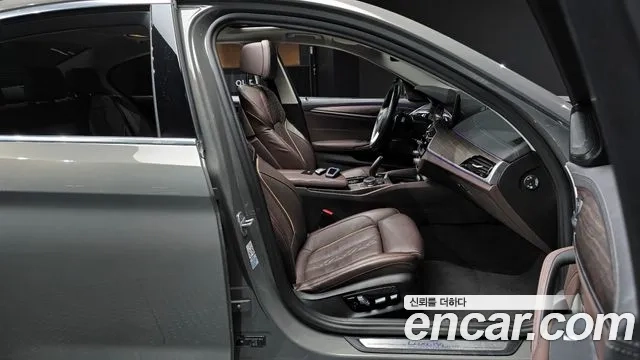 BMW 5 Series (G30) 2020 Серебристо-серый из Кореи, фото 2