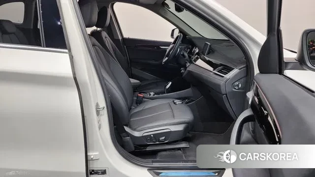 BMW X1 (F48) 2022 Белый из Кореи, фото 2