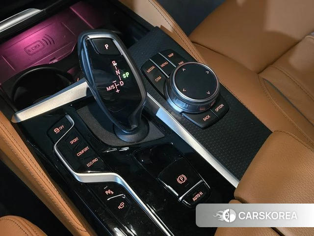 BMW 5 Series (G30) 2023 Черный из Кореи, фото 2
