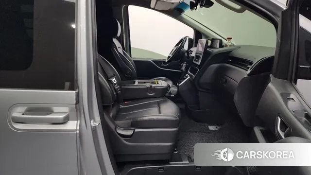 Hyundai Staria 2021 Серебристо-серый из Кореи, фото 2