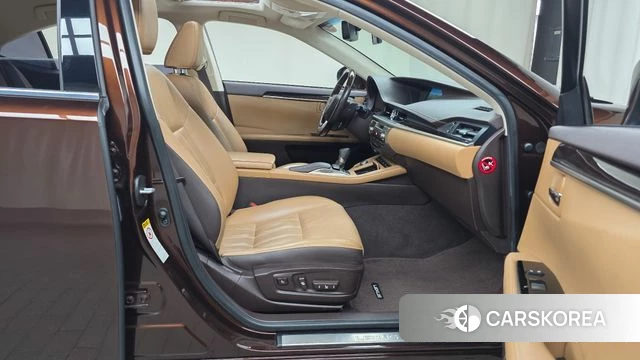 Lexus New ES300h 2018 Коричневый из Кореи, фото 2