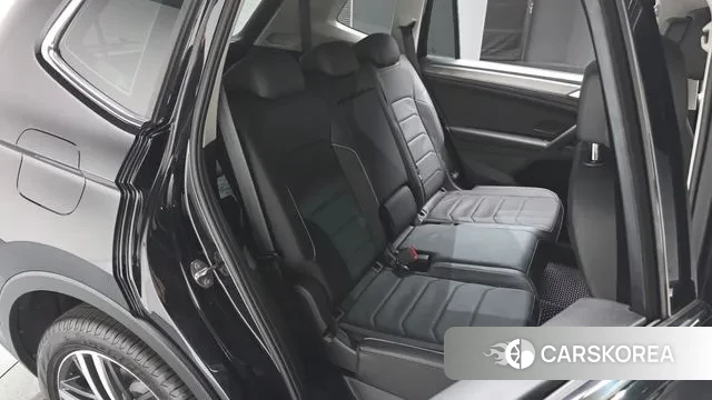 Volkswagen Tiguan Allspace 2024 Черный из Кореи, фото 2
