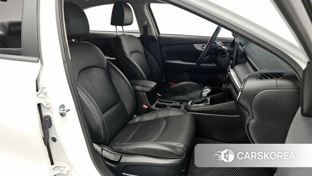 Kia The New K3 2nd generation 2022 Белый из Кореи, фото 2
