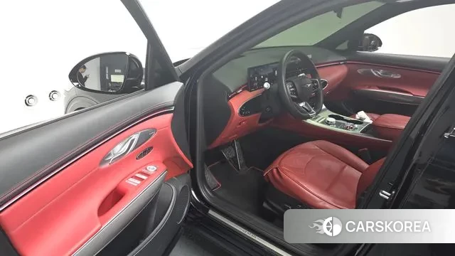 Genesis GV70 2024 Черный из Кореи, фото 2