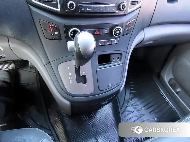 Hyundai The New Grand Starex 2019 Серебристо-серый из Кореи, фото 2