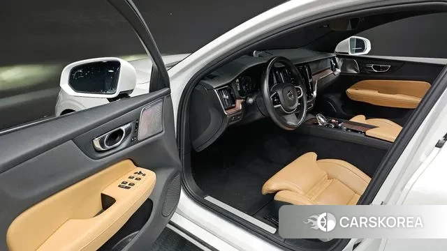 Volvo S60 3rd generation 2021 Белый из Кореи, фото 2
