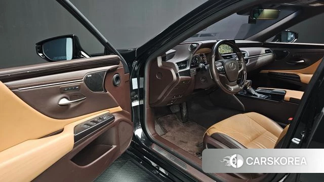 Lexus ES300h 7th generation 2020 Черный из Кореи, фото 2