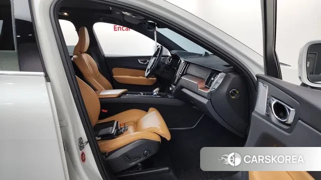 Volvo XC60 second Generation 2021 Белый из Кореи, фото 2