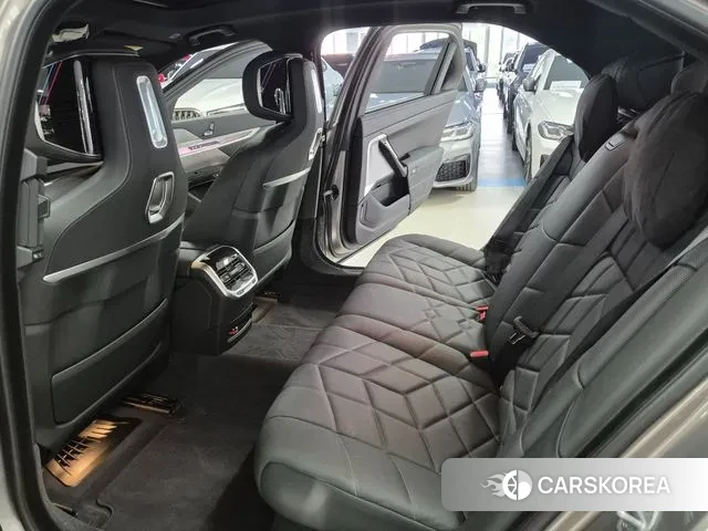 BMW 7 Series (G70) 2025 Серый из Кореи, фото 2