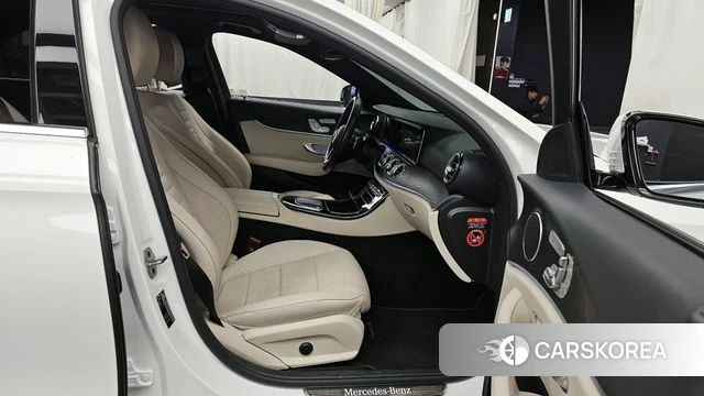 Mercedes-Benz E-Class W213 2023 Белый из Кореи, фото 2