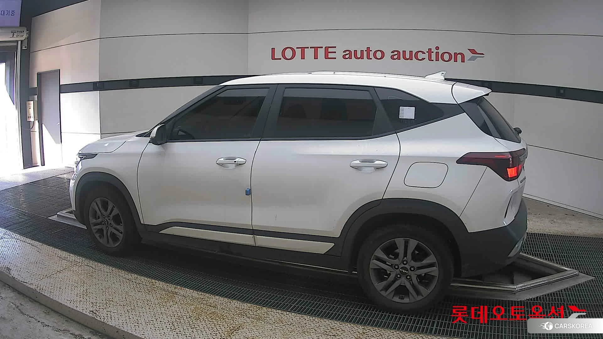 Kia Seltos 2022 Snow White Pearl из Кореи, фото 2