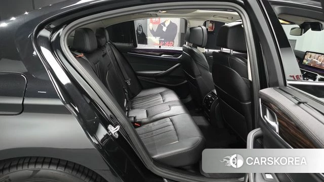 BMW 5 Series (G30) 2023 Черный из Кореи, фото 2