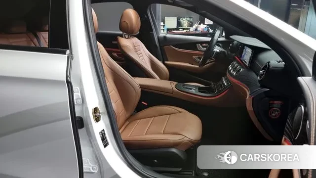 Mercedes-Benz E-Class W213 2021 Белый из Кореи, фото 2