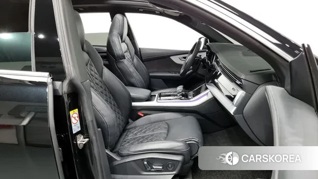 Audi Q8 (4M) 2021 Черный из Кореи, фото 2