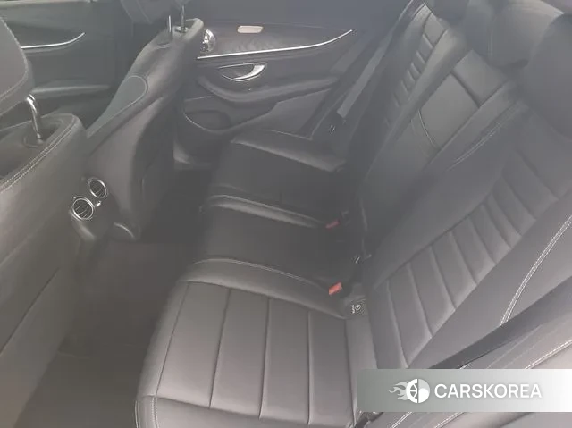 Mercedes-Benz E-Class W213 2021 Белый из Кореи, фото 2