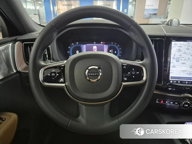 Volvo XC60 second Generation 2023 Белый из Кореи, фото 2