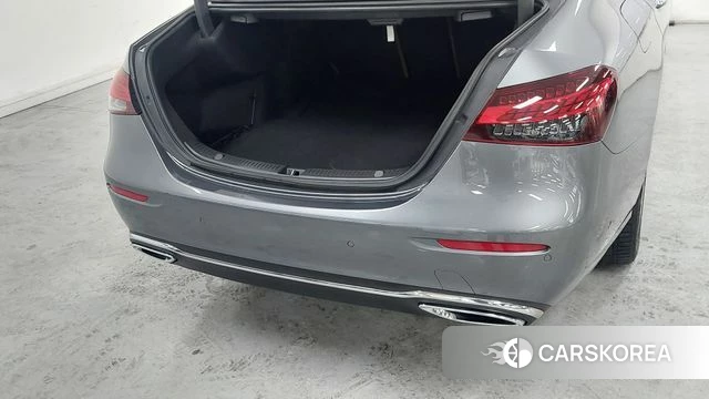 Mercedes-Benz E-Class W213 2023 Серый из Кореи, фото 2