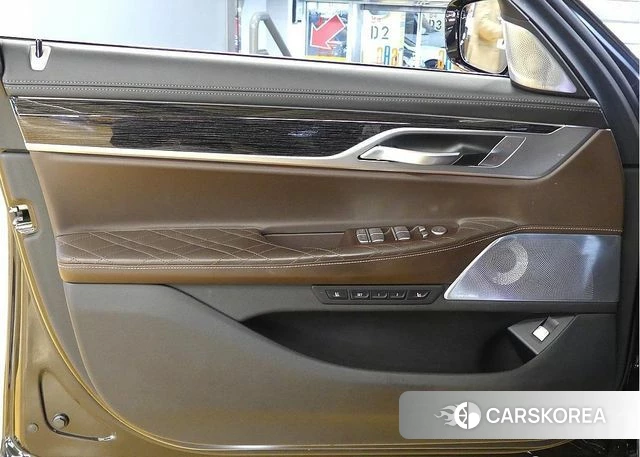 BMW 7 Series (G11) 2022 Черный из Кореи, фото 2