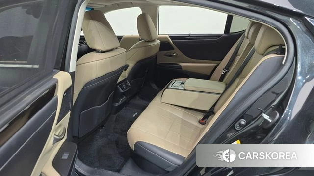 Lexus ES300h 7th generation 2019 Черный из Кореи, фото 2