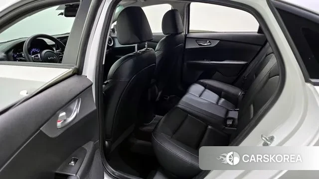 Kia The New K3 2nd generation 2022 Белый из Кореи, фото 2