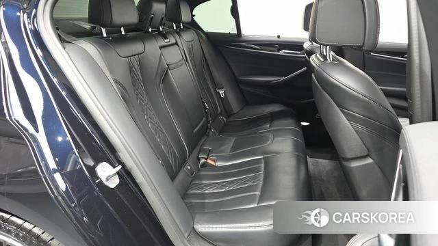 BMW 5 Series (G30) 2019 Черный из Кореи, фото 2