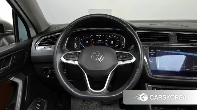 Volkswagen Tiguan Allspace 2023 Белый из Кореи, фото 2