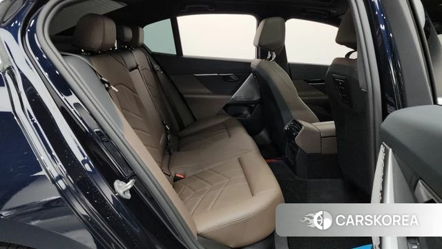 BMW 5 Series (G60) 2024 Черный из Кореи, фото 2
