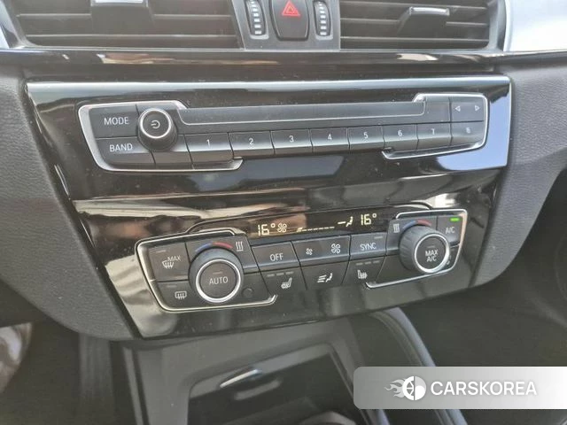 BMW X1 (F48) 2018 Черный из Кореи, фото 2
