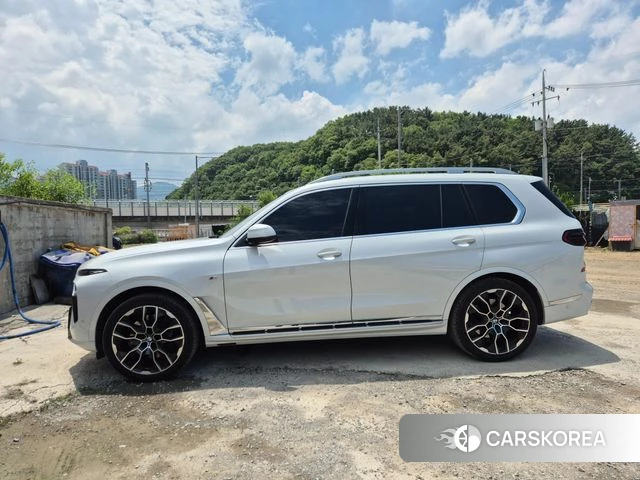 BMW X7 (G07) 2023 Белый из Кореи, фото 2