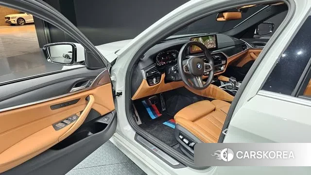 BMW 5 Series (G30) 2022 Белый из Кореи, фото 2