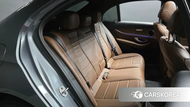 Mercedes-Benz E-Class W213 2023 Серебристо-серый из Кореи, фото 2