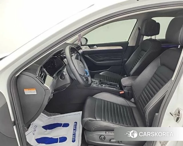 Volkswagen Passat GT (B8) 2021 Белый из Кореи, фото 2