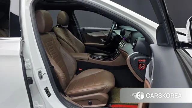 Mercedes-Benz E-Class W213 2021 Белый из Кореи, фото 2