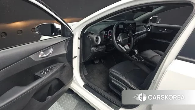 Kia The New K3 2nd generation 2022 Белый из Кореи, фото 2