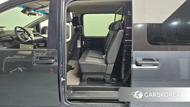 Hyundai Staria 2023 Серый из Кореи, фото 2