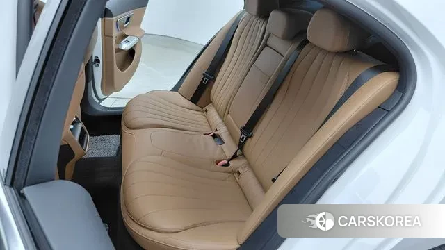 Mercedes-Benz E-Class W214 2024 Белый из Кореи, фото 2