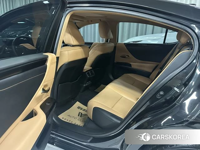 Lexus ES 2022 Черный из Китая, фото 2