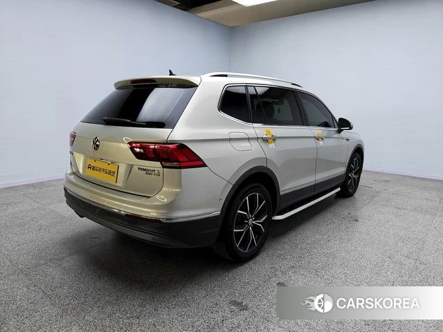 Volkswagen Tiguan L 2019 Серебристо-серый из Китая, фото 2