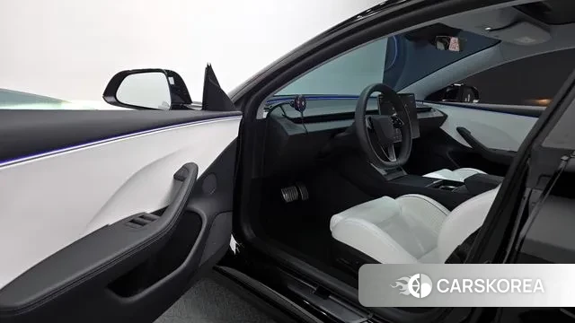 Tesla Model 3 2024 Черный из Кореи, фото 2