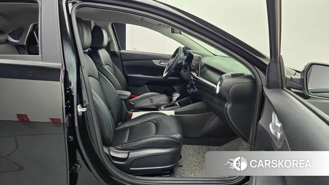 Kia The New K3 2nd generation 2023 Черный из Кореи, фото 2