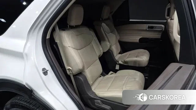 Ford Explorer 6th Generation 2022 Белый из Кореи, фото 2