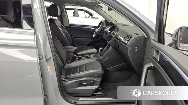 Volkswagen Tiguan second Generation 2022 Серый из Кореи, фото 2