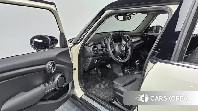 Mini Cooper 2021 Жемчужный цвет из Кореи, фото 2
