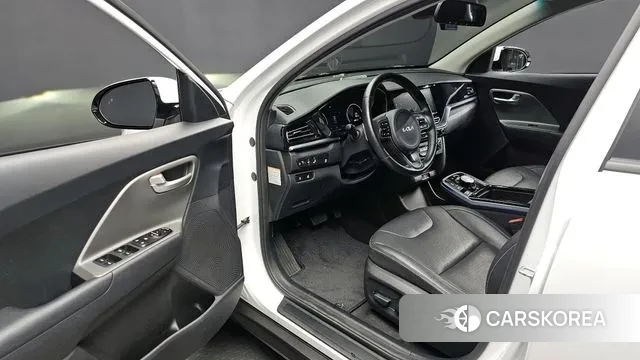 Kia Niro Plus 2022 Белый из Кореи, фото 2