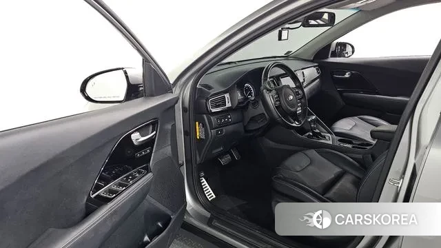 Kia Niro 2019 Серебристо-серый из Кореи, фото 2