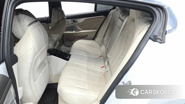 BMW 8 Series (G15) 2024 Белый из Кореи, фото 2