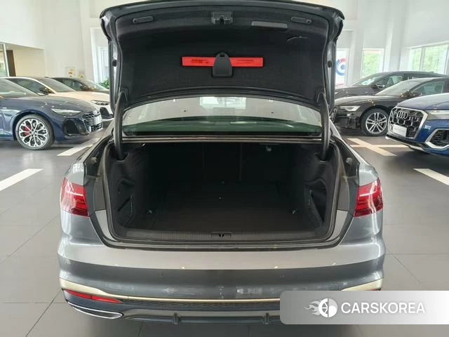 Audi A4L 2024 Темно-серый из Китая, фото 2