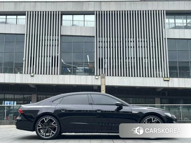 Audi A7L 2025 Черный из Китая, фото 2