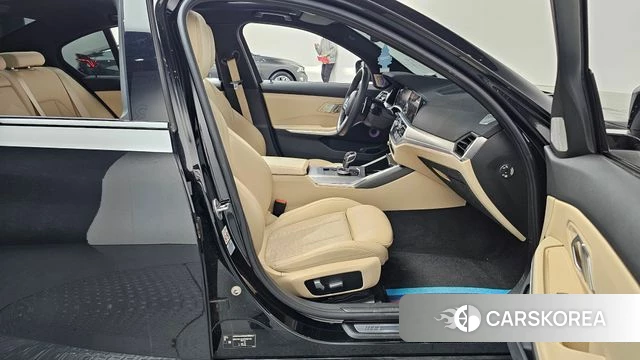 BMW 3 Series (G20) 2022 Черный из Кореи, фото 2