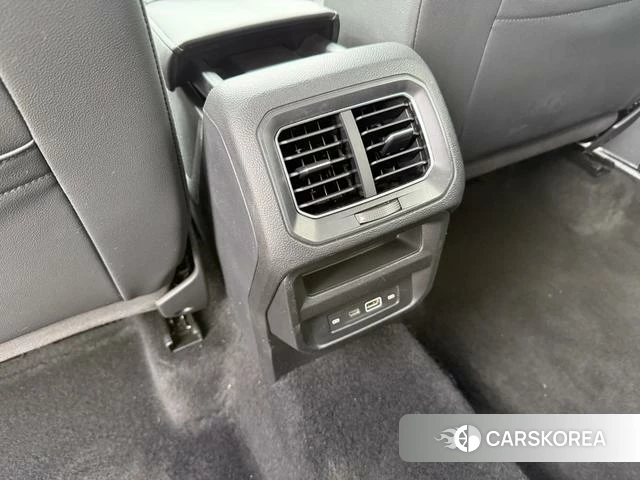 Volkswagen Tiguan L 2022 Белый из Китая, фото 2